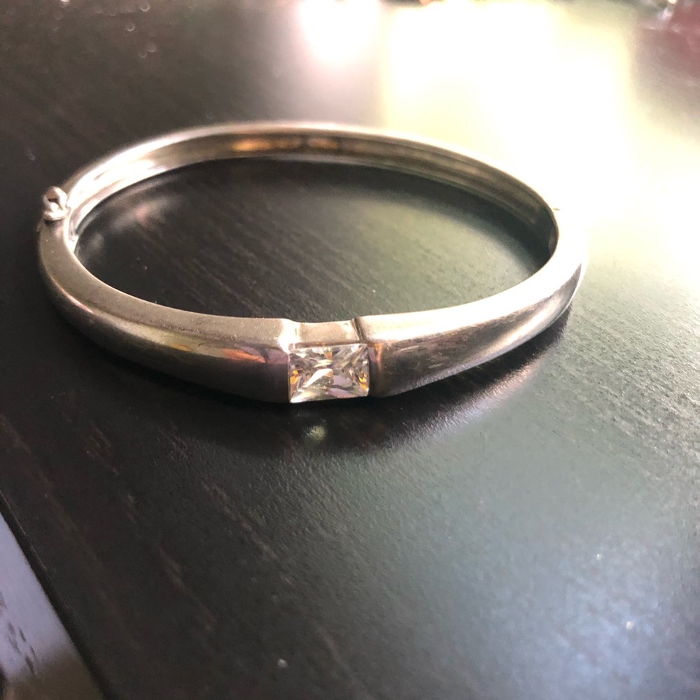 Elegant Silver Bracelet with Crystal Accent